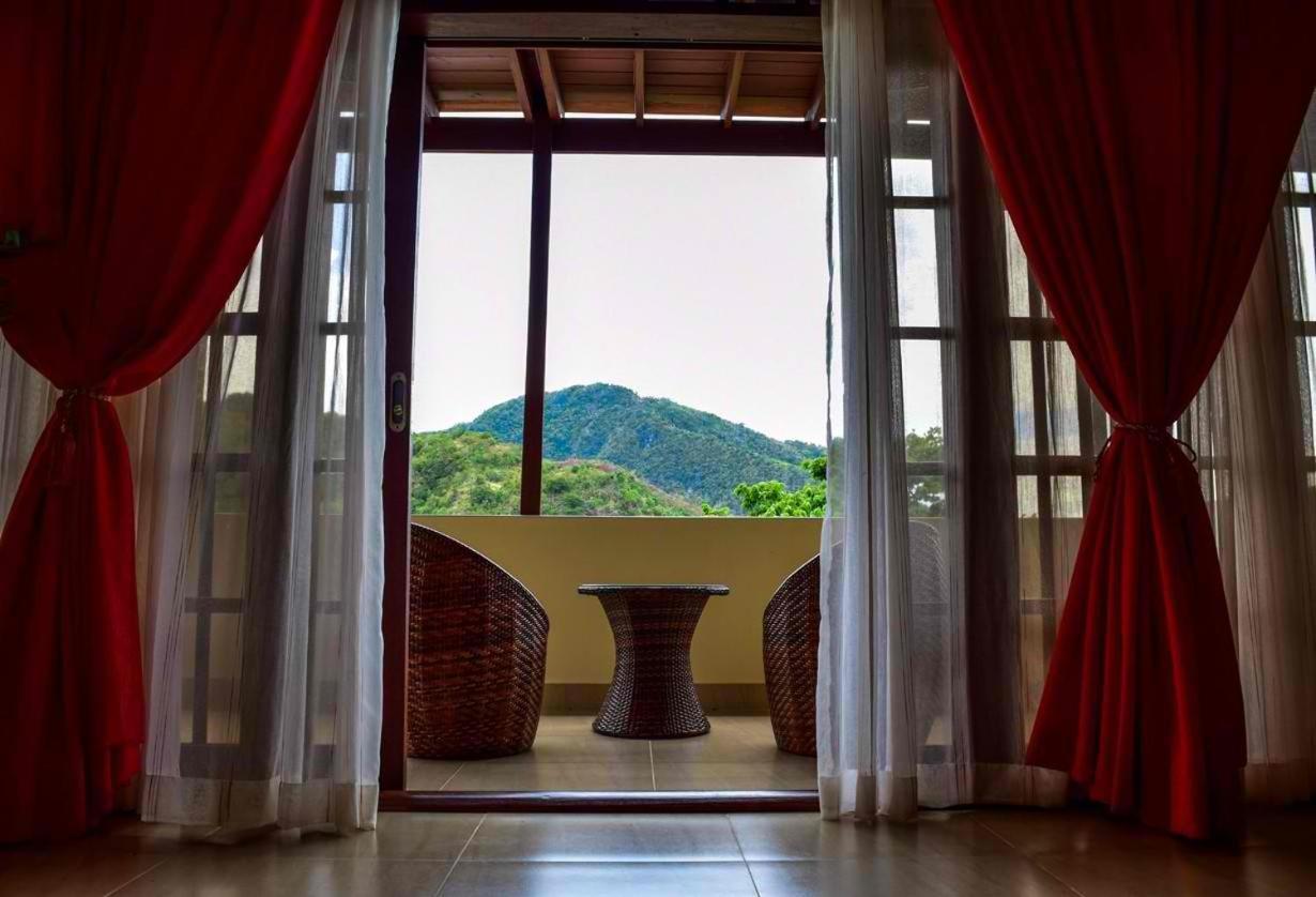 Tribal Hills Mountain Resort Пуерто Галера Екстериор снимка